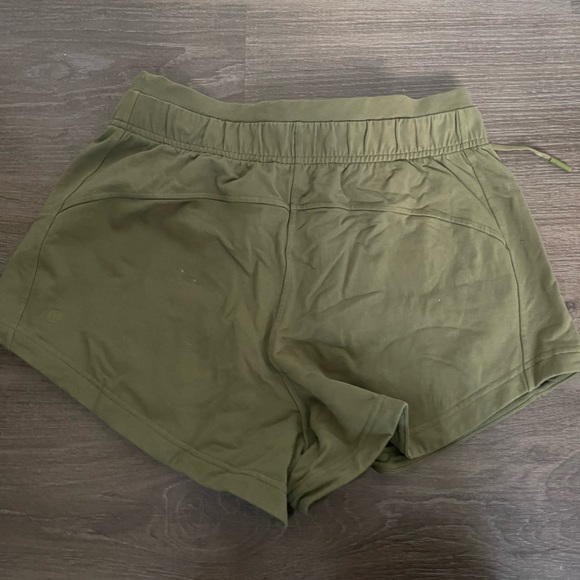 Lululemon INNER GLOW HIGH-RISE SHORT 3" in
Bronze Green - Picture 2 of 4